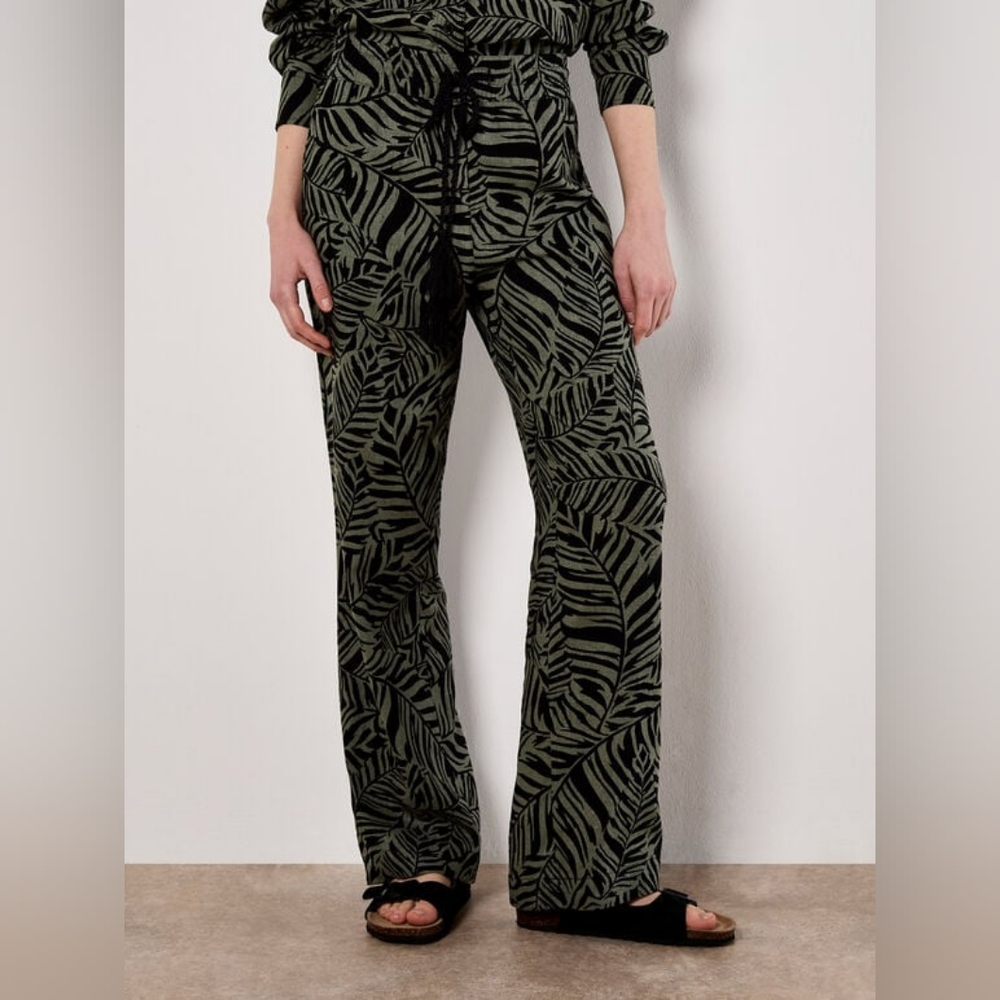 Leaf print linen blend pant